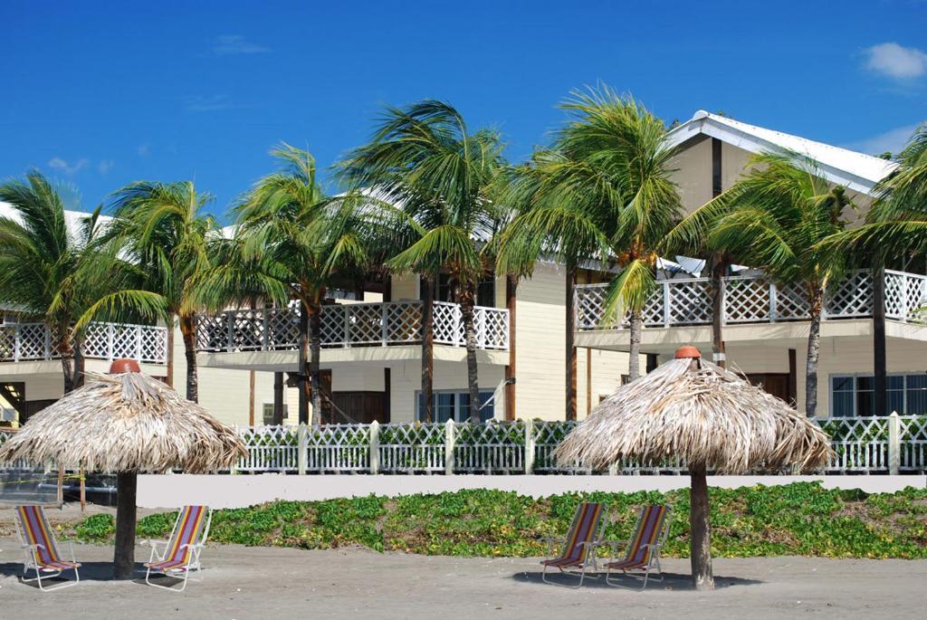 Hotel Vistamar Beachfront Resort & Conference Center Почомиль Экстерьер фото
